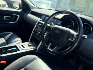 2016 Land Rover Discovery Sport Td4 Se Tech in White — image 2