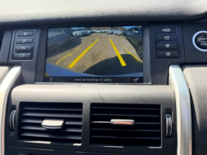 2016 Land Rover Discovery Sport Td4 Se Tech in White — image 4