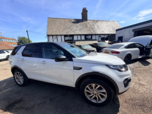 2016 Land Rover Discovery Sport Td4 Se Tech in White — image 5
