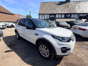 2016 Land Rover Discovery Sport Td4 Se Tech in White — image 6