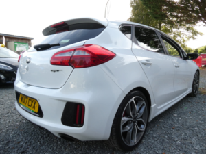 2017 Kia Ceed 1.6 T-Gdi Gt Hatchback 5dr Petrol Manual Euro 6 (201 Bhp) in White — image 3
