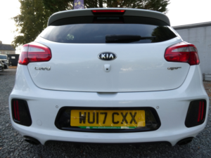 2017 Kia Ceed 1.6 T-Gdi Gt Hatchback 5dr Petrol Manual Euro 6 (201 Bhp) in White — image 4
