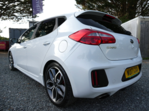 2017 Kia Ceed 1.6 T-Gdi Gt Hatchback 5dr Petrol Manual Euro 6 (201 Bhp) in White — image 5