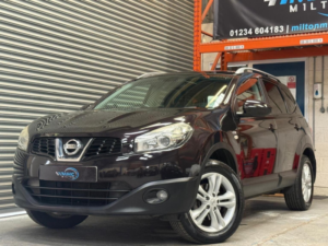 2010 Nissan Qashqai+2 1.6 N-Tec 2WD Euro 4 5dr in Black — image 2