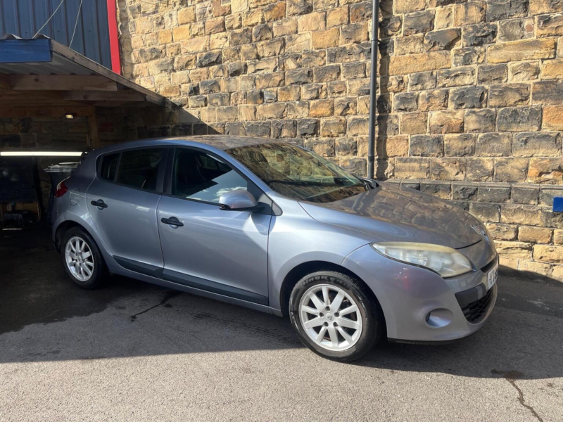 2009 Renault Megane 1.6 16v Extreme Euro 4 5dr in Blue — image 1