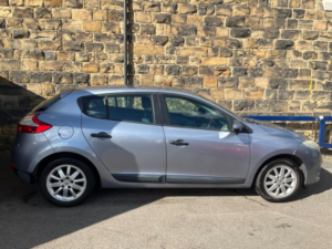 2009 Renault Megane 1.6 16v Extreme Euro 4 5dr in Blue — image 4