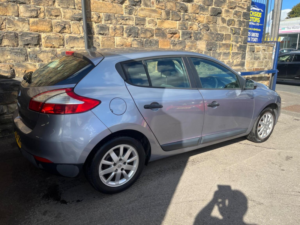 2009 Renault Megane 1.6 16v Extreme Euro 4 5dr in Blue — image 5