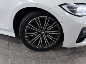2021 BMW 3 Series 2.0 318i M Sport Auto Euro 6 (s/s) 4dr in White — image 3