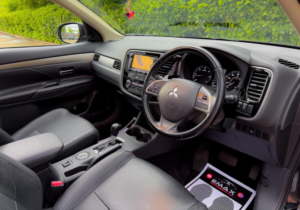 2014 Mitsubishi Outlander 2.2 Di-D Gx4 Auto 4WD Euro 5 (s/s) 5dr in Black — image 3