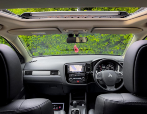 2014 Mitsubishi Outlander 2.2 Di-D Gx4 Auto 4WD Euro 5 (s/s) 5dr in Black — image 5