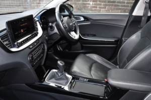 2022 Kia Xceed 1.5 T-Gdi 4 SUV 5dr Petrol Manual Euro 6 (s/s) (158 Bhp) in Black — image 4