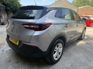 2020 Vauxhall Grandland X 1.5 Turbo D Blueinjection Se in Grey — image 3