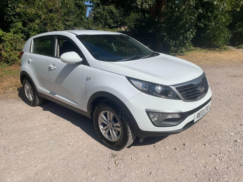 2013 Kia Sportage 1.7 Crdi Ecodynamics 1 2WD Euro 5 (s/s) 5dr in White — image 1
