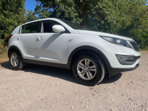2013 Kia Sportage 1.7 Crdi Ecodynamics 1 2WD Euro 5 (s/s) 5dr in White — image 3