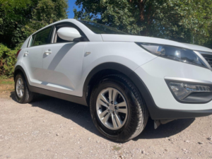 2013 Kia Sportage 1.7 Crdi Ecodynamics 1 2WD Euro 5 (s/s) 5dr in White — image 4