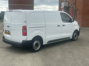 2022 Vauxhall Vivaro 1.5 Turbo D 2700 Dynamic in White — image 3