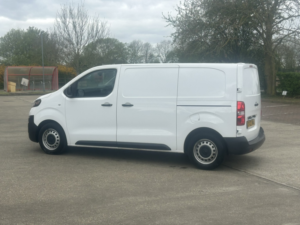 2022 Vauxhall Vivaro 1.5 Turbo D 2700 Dynamic in White — image 4
