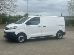 2022 Vauxhall Vivaro 1.5 Turbo D 2700 Dynamic in White — image 5