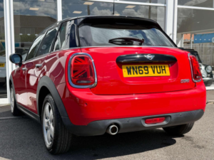 2019 MINI Hatch 1.5 Cooper Classic Euro 6 (s/s) 5dr in Red — image 2