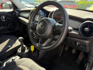 2019 MINI Hatch 1.5 Cooper Classic Euro 6 (s/s) 5dr in Red — image 3