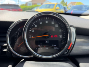2019 MINI Hatch 1.5 Cooper Classic Euro 6 (s/s) 5dr in Red — image 4