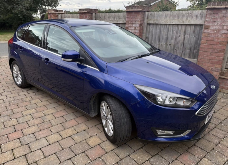 2017 Ford Focus 1.5 T Ecoboost Titanium in Blue — image 1