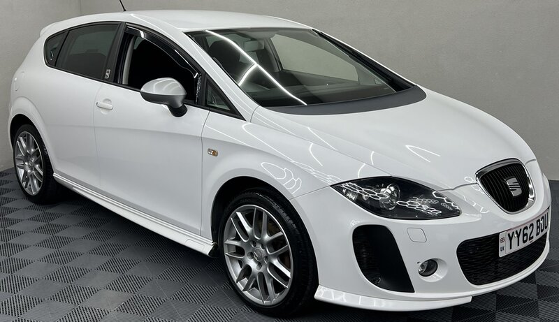 2012 SEAT Leon 2.0 Leon Supercopa Fr+ Cr Tdi 5dr in White — image 1