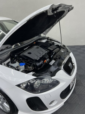 2012 SEAT Leon 2.0 Leon Supercopa Fr+ Cr Tdi 5dr in White — image 4
