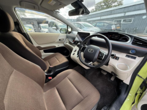 2015 Toyota Sienta in Yellow — image 4