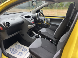 2006 Peugeot 107 1.0 12v Urban Lite in Yellow — image 3