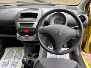 2006 Peugeot 107 1.0 12v Urban Lite in Yellow — image 4