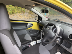 2006 Peugeot 107 1.0 12v Urban Lite in Yellow — image 5