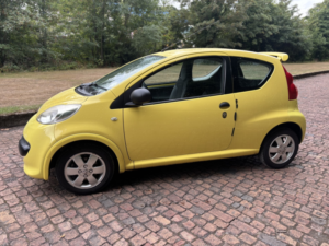2006 Peugeot 107 1.0 12v Urban Lite in Yellow — image 6