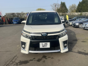 2016 Toyota Voxy 80 Series in White — image 2