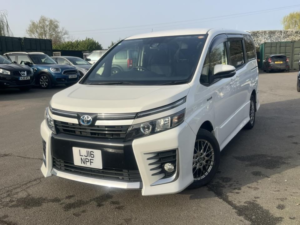 2016 Toyota Voxy 80 Series in White — image 3