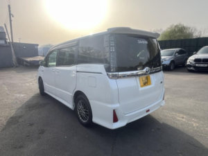 2016 Toyota Voxy 80 Series in White — image 4