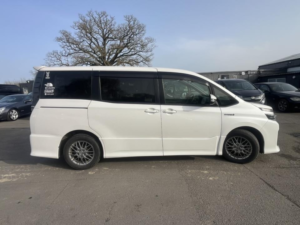2016 Toyota Voxy 80 Series in White — image 6