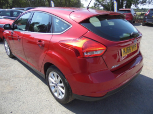 2016 Ford Focus 1.0t Ecoboost Titanium Euro 6 (s/s) 5dr in Red — image 4