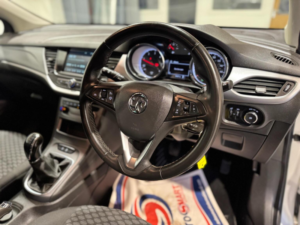 2020 Vauxhall Astra 1.5 Turbo D Business Edition Nav Euro 6 (s/s) 5dr in White — image 2