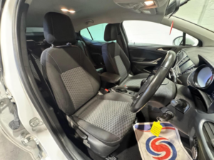 2020 Vauxhall Astra 1.5 Turbo D Business Edition Nav Euro 6 (s/s) 5dr in White — image 3