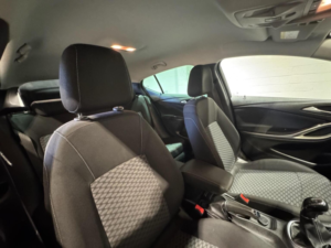 2020 Vauxhall Astra 1.5 Turbo D Business Edition Nav Euro 6 (s/s) 5dr in White — image 4