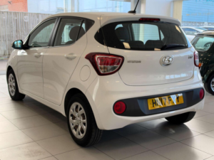 2017 Hyundai I10 1.0 Se Euro 6 5dr in White — image 2
