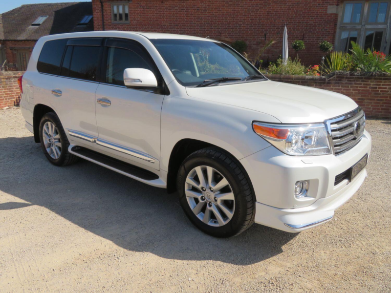 2015 Toyota Land Cruiser 4.6 V8 Zx J200 in White — image 1