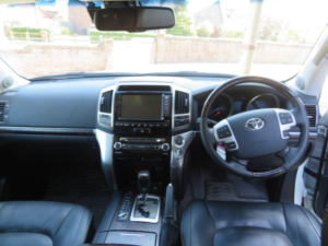 2015 Toyota Land Cruiser 4.6 V8 Zx J200 in White — image 2
