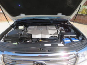 2015 Toyota Land Cruiser 4.6 V8 Zx J200 in White — image 5