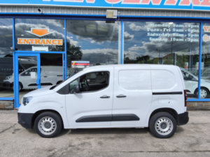 2023 Vauxhall Combo 1.5 Turbo D 2300 Prime Panel Van 5dr Diesel Manual L1 H1 Euro 6 100 Ps in White — image 4