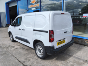 2023 Vauxhall Combo 1.5 Turbo D 2300 Prime Panel Van 5dr Diesel Manual L1 H1 Euro 6 100 Ps in White — image 5