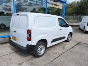 2023 Vauxhall Combo 1.5 Turbo D 2300 Prime Panel Van 5dr Diesel Manual L1 H1 Euro 6 100 Ps in White — image 6
