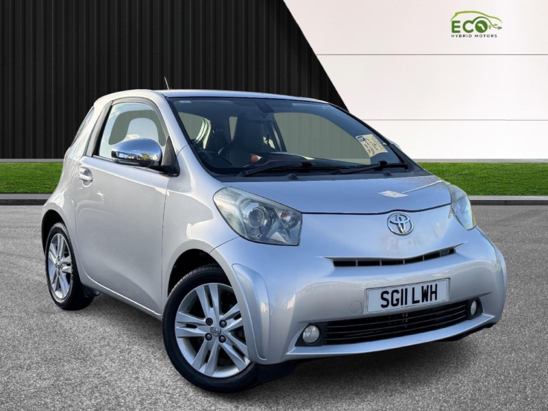 2011 Toyota Iq 1.3 Dual Vvt-I 3 in Silver — image 1