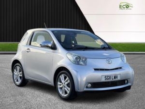 2011 Toyota Iq 1.3 Dual Vvt-I 3 in Silver — image 5